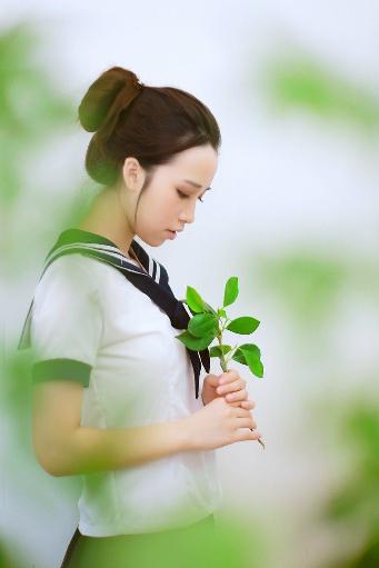 挺进朋友人妻张婉莹身体